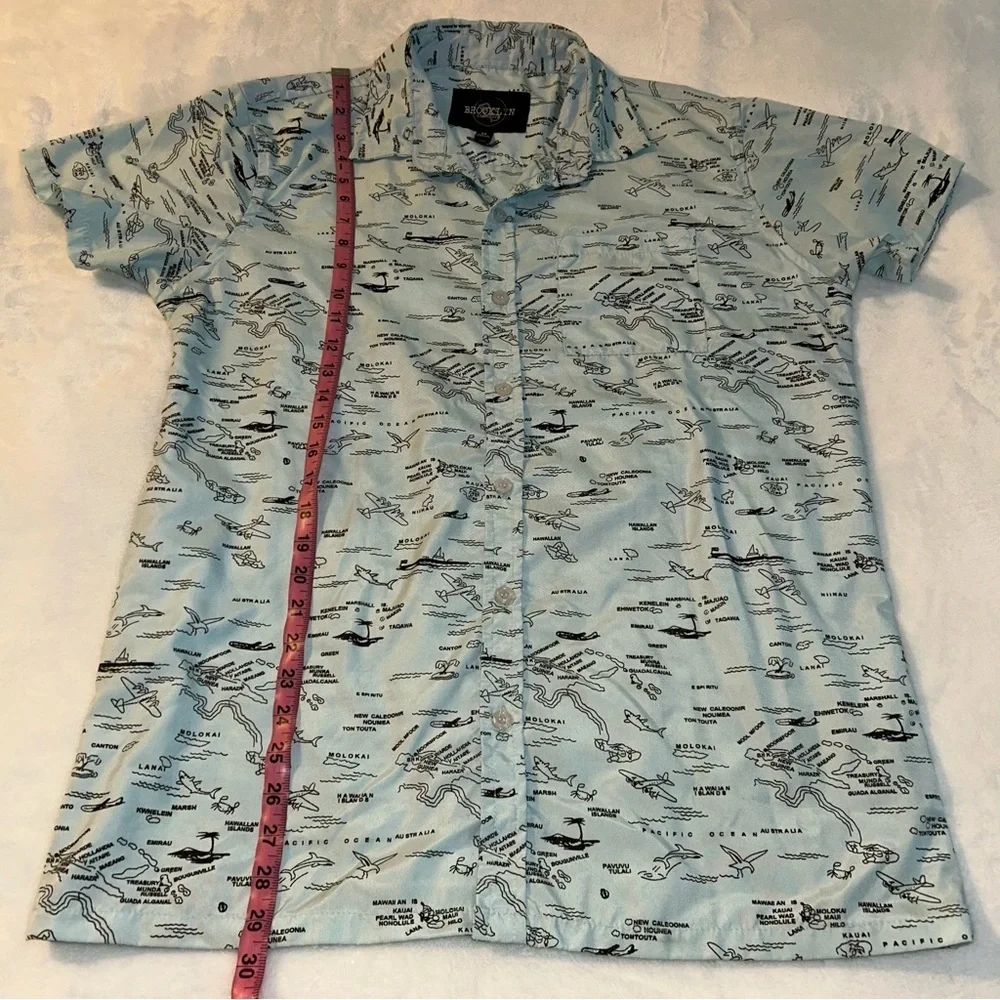 Brooklyn Standard blue with islands and planes short sleeve button down size M